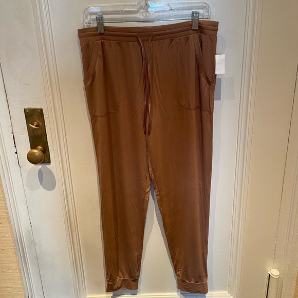 **SOLD** GAP Truesleep Joggers in Modal - Picture 12 of 15